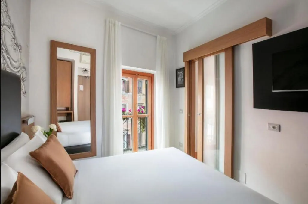 DOUBLE WITH BALCONY Room, Concordia, Rome
