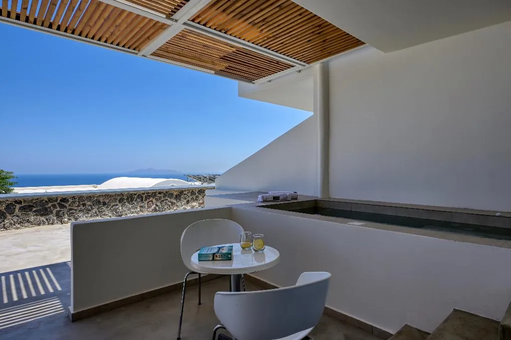 SUITE WITH JACUZZI WITH VIEWS Room, splendour hotel and suites, Santorini