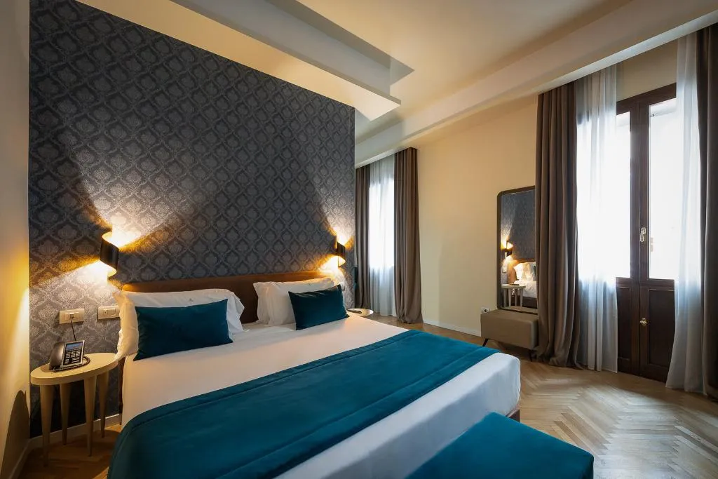 SUITE WITH JACUZZI Room, Caravita, Rome