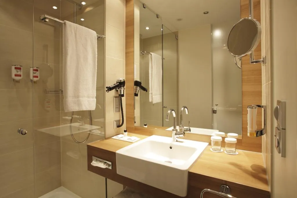 Double or Twin COMFORT Room, H4 Hotel Berlin Alexanderplatz, Berlin