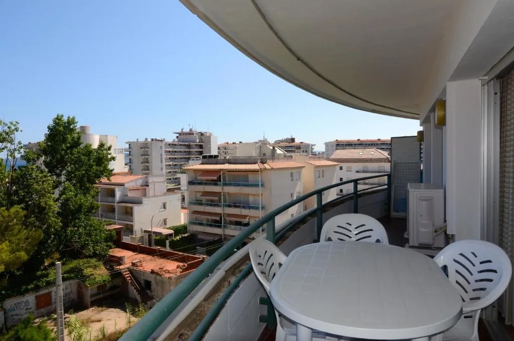 APARTMENT CAPACITY 6 TWO BEDROOMS Room, Medes Park, Costa Brava