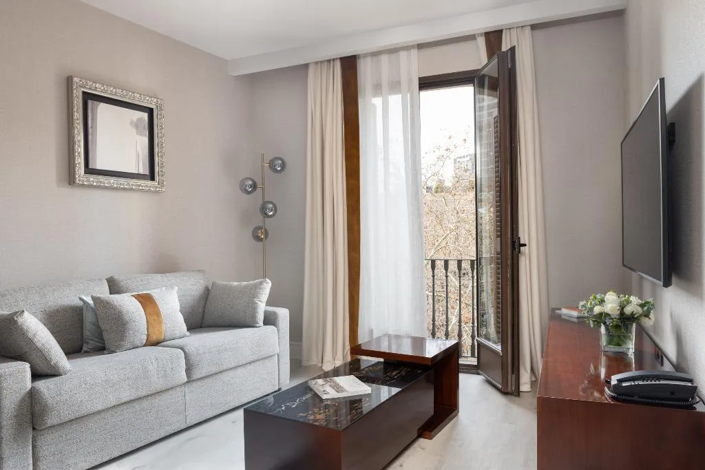APARTMENT TWO BEDROOMS Room, Suites Center Barcelona, Barcelona
