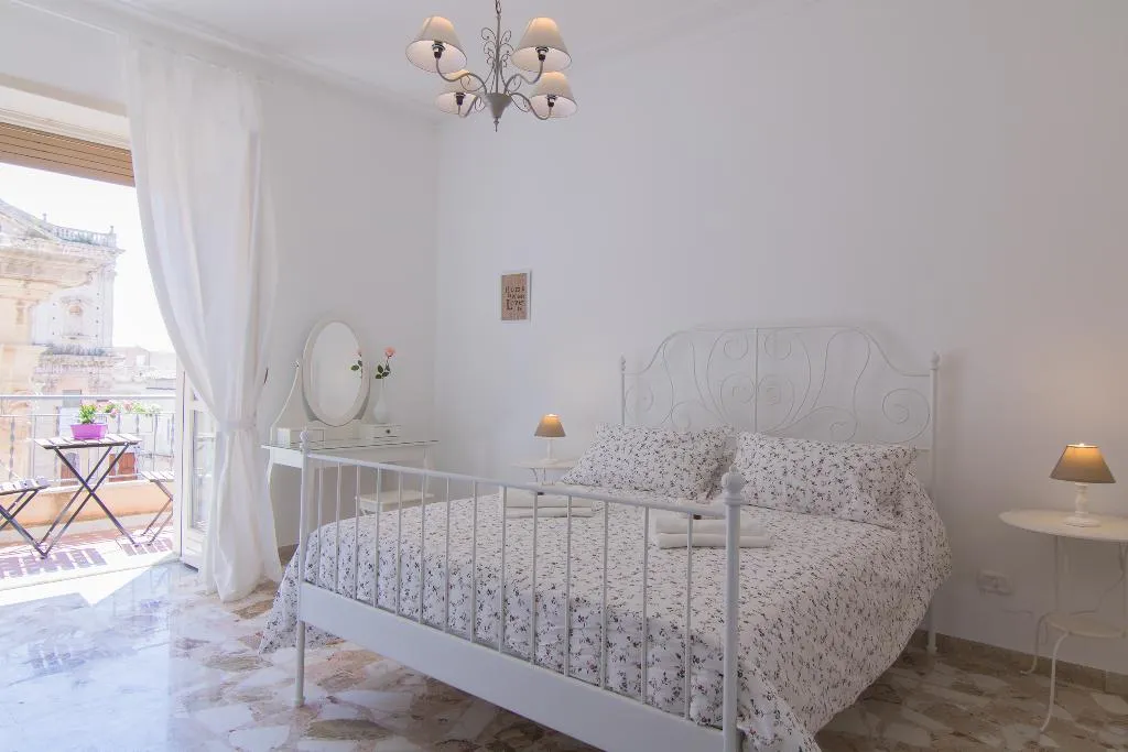 DOUBLE DELUXE Room, Maison Ortigia, Catania