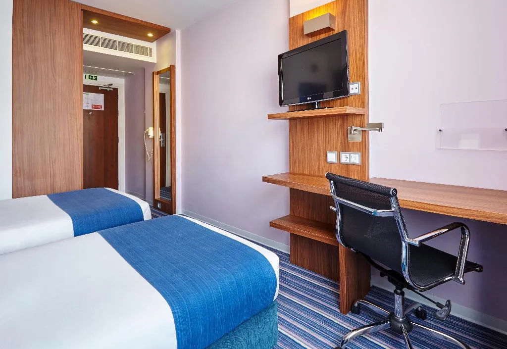 TWIN STANDARD Room, Holiday Inn Express Lisbon Airport, Lisbon