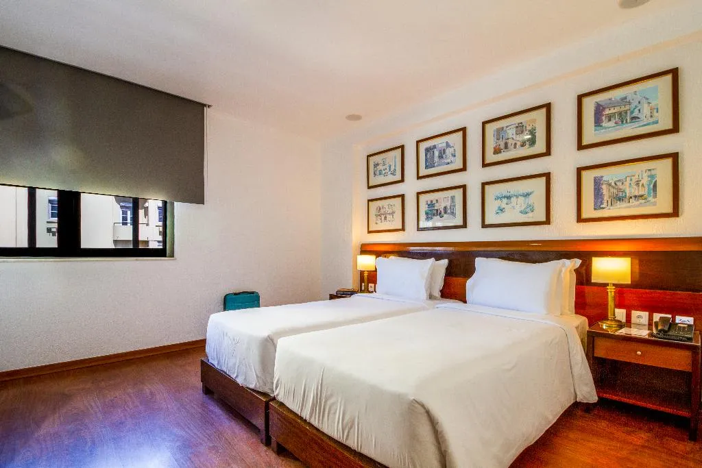 TWIN BASIC Room, A.S. Lisboa, Lisbon