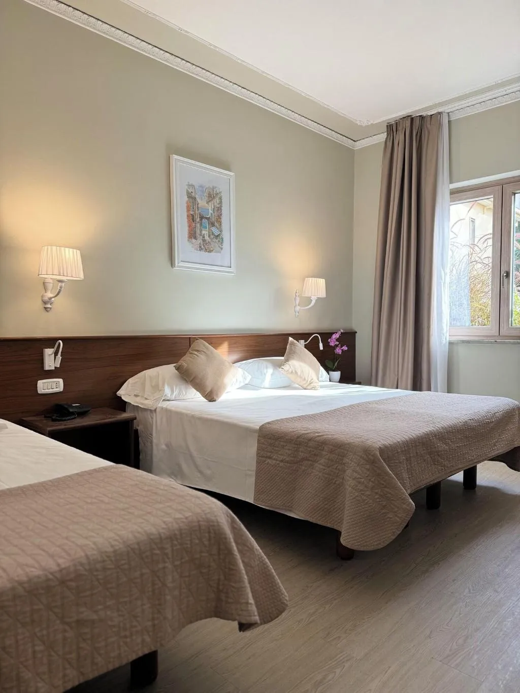 TRIPLE STANDARD Room, Hotel Central, Naples