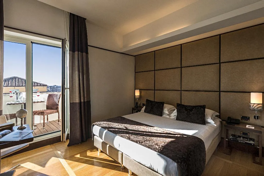 Double or Twin SUPERIOR WITH BALCONY Room, The Independent Hotel, Rome