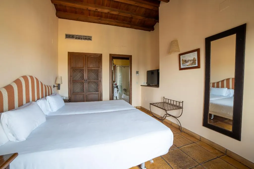 Room, Hotel Cigarral De Caravantes, Madrid
