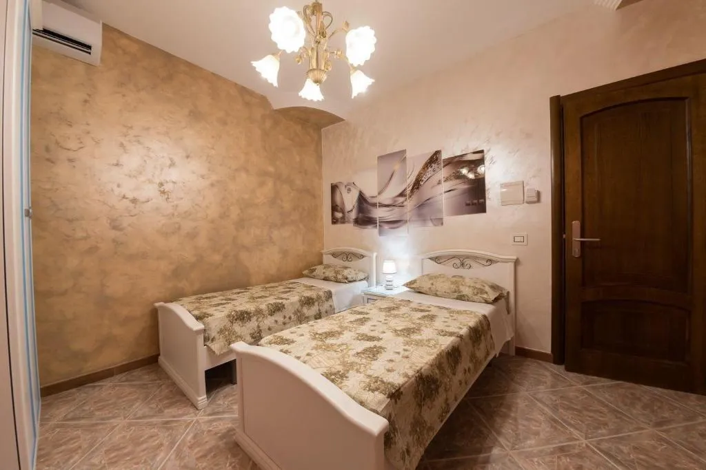 Room, B&B Annamaria, Catania