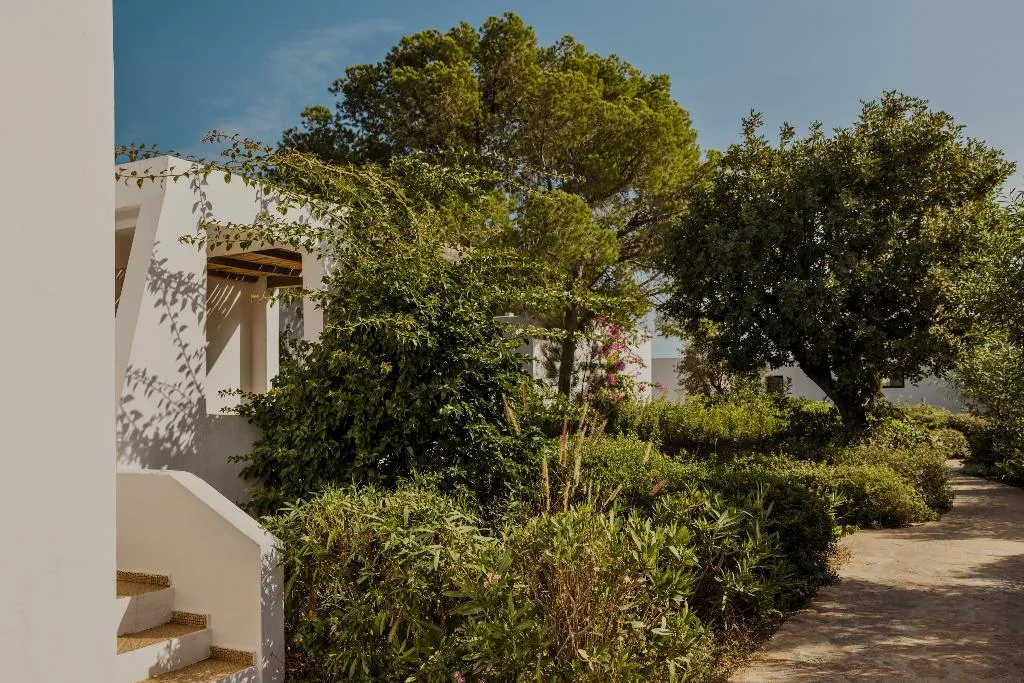 BUNGALOW SUPERIOR GARDEN VIEW Room, Minos Beach Art Hotel, a Member of Design Hotels, Crete