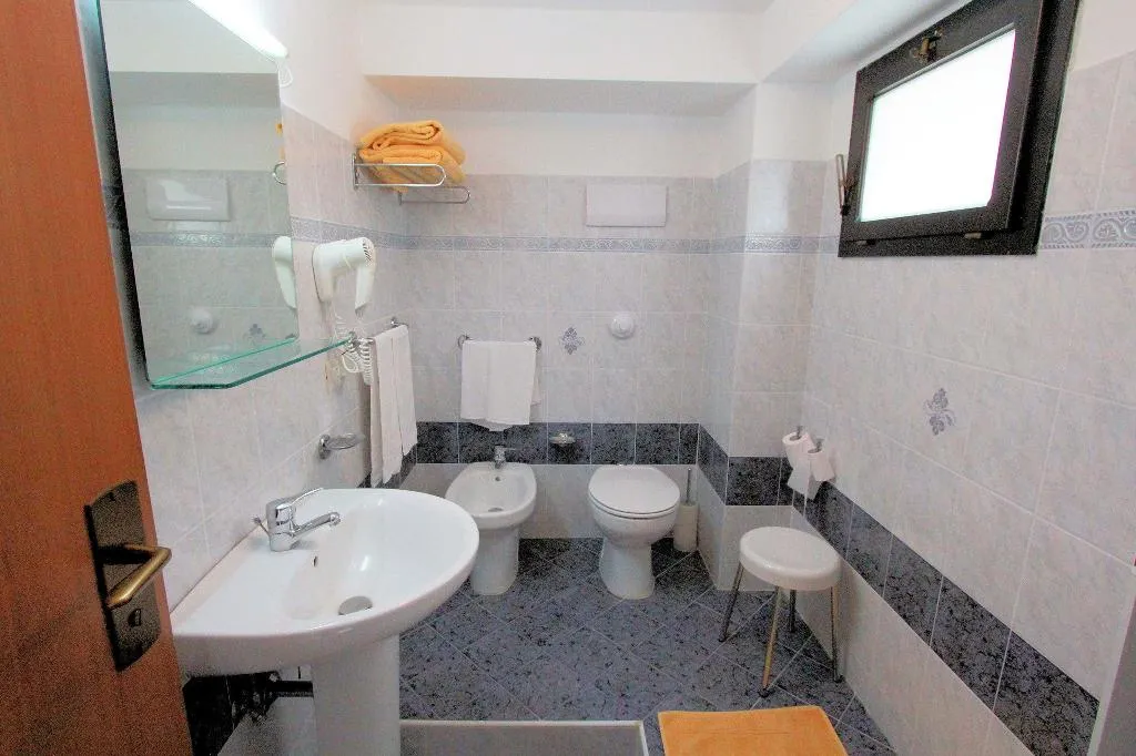 APARTMENT SEA VIEW TWO BEDROOMS Room, Residence Galati, Catania
