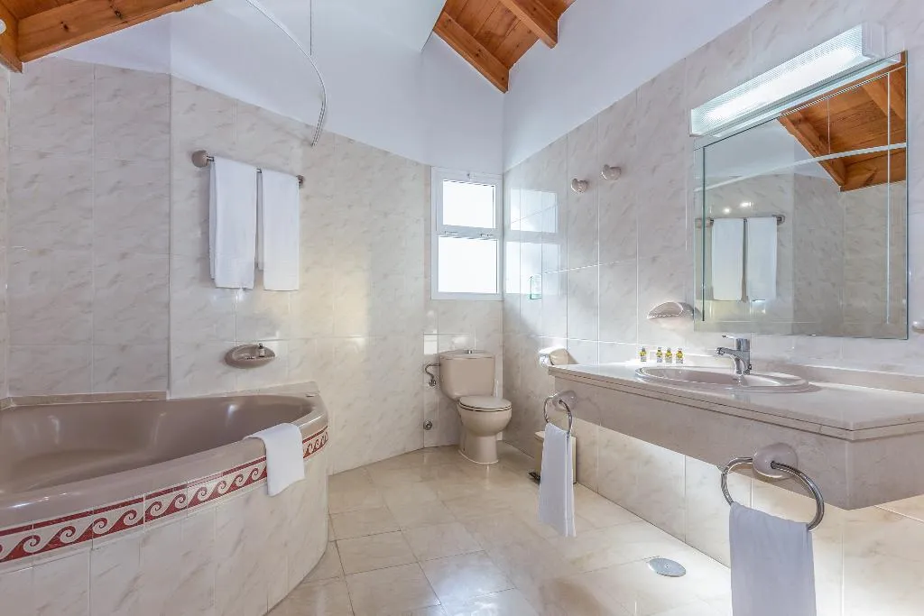 APARTMENT CAPACITY 6 TWO BEDROOMS Room, Ona Alanda Club Marbella, Costa Del Sol