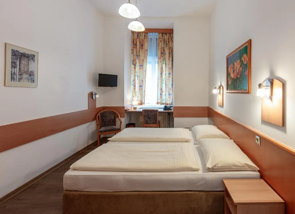 DOUBLE STANDARD Room, Admiral, Vienna