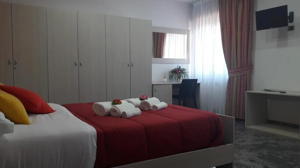 Room, B&B Cornelia, Naples