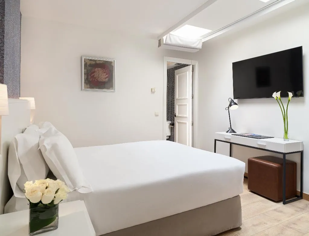 Double or Twin STANDARD Room, H10 Raco del Pi Boutique Hotel, Barcelona