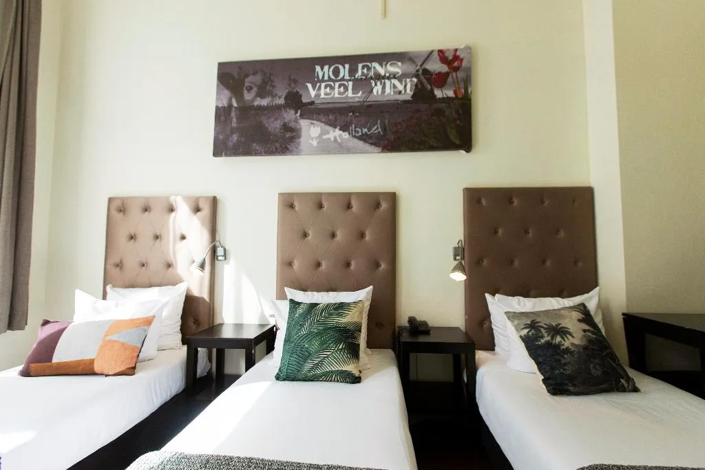 TRIPLE STANDARD Room, Quentin England Hotel, Amsterdam