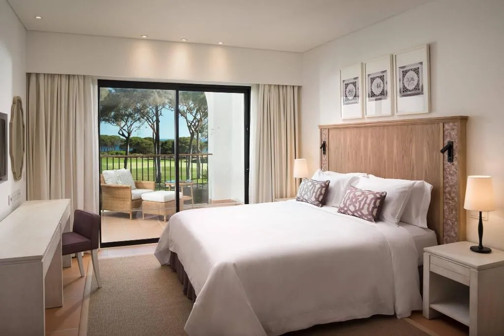 Room, Pine Cliffs Ocean Suites, Algarve