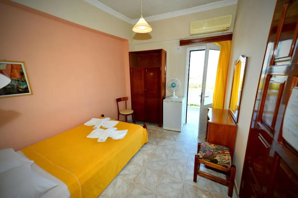 Room, Family Bikakis, Crete