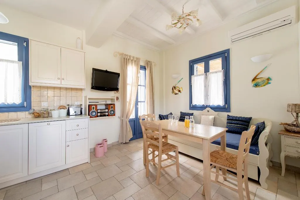 VILLA WITH PRIVATE POOL Room, Earino Suites and Villas, Santorini