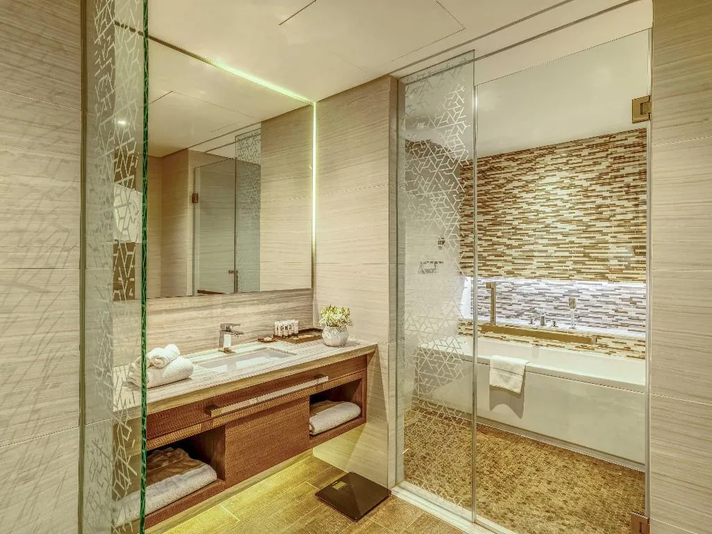 Room DELUXE LAGOON VIEW Room, Pullman Sharjah, Dubai