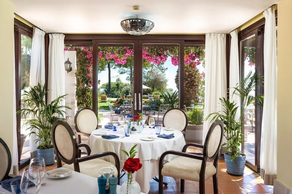 Restaurant, Pine Cliffs Hotel, a Luxury Collection Resort, Algarve