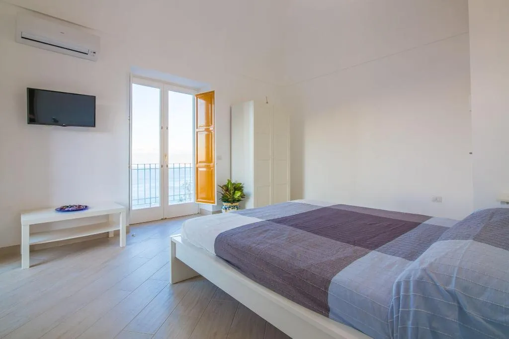 Room, Villa Mariagiovanna, Naples