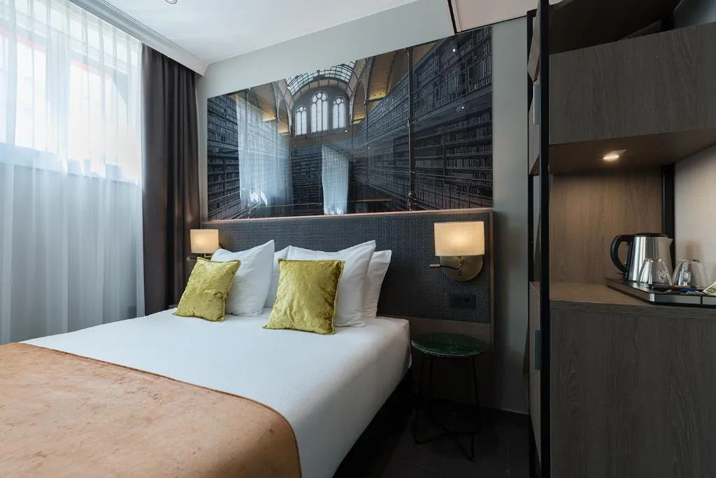Double or Twin STANDARD Room, Leonardo Hotel Amsterdam Museum Quarter, Amsterdam