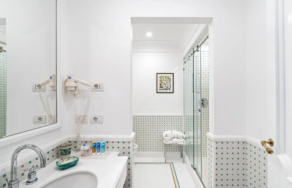 SUITE SEA VIEW KING BED Room, Punta Regina, Naples