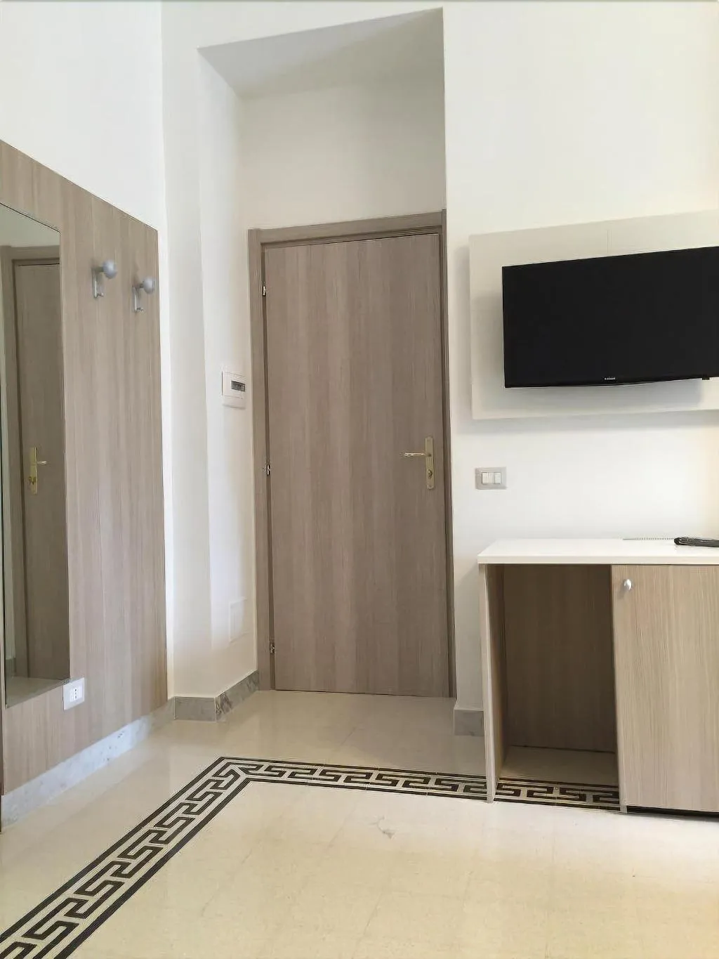 Room, B&B Napolimilionaria, Naples