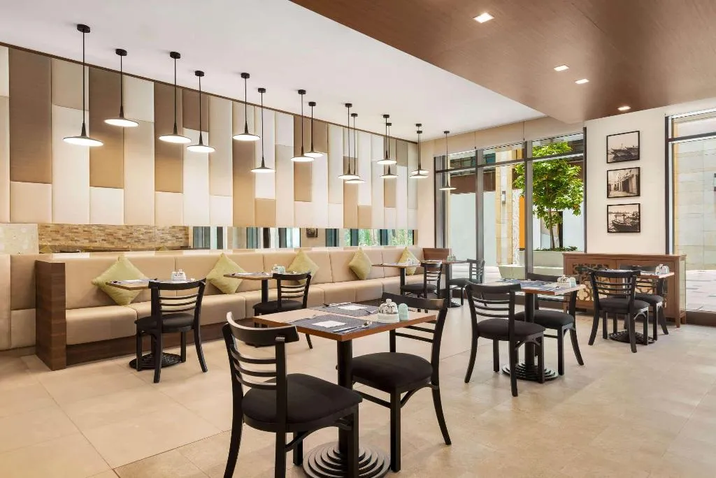 Restaurant, Ibis Styles Dubai Gold District, Dubai