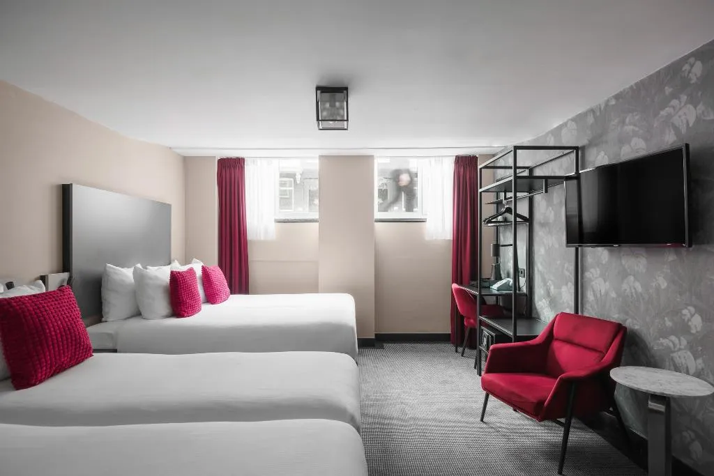 QUADRUPLE STANDARD Room, Krisotel, Amsterdam