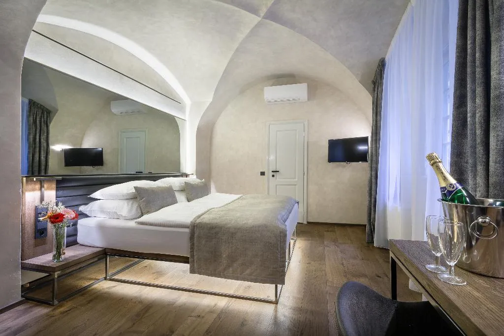 Double or Twin STANDARD Room, Hotel Waldstein, Prague