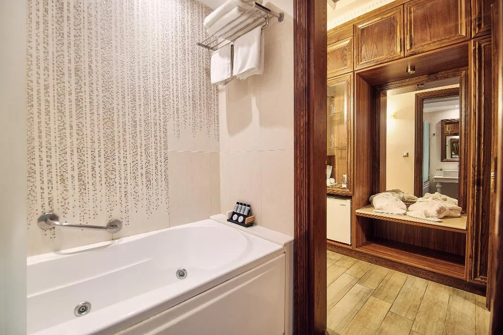 JUNIOR SUITE POOL VIEW Room, Palazetto Suites Zakynthos, Zante