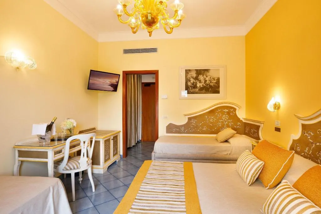 Room, Zi' Teresa, Naples