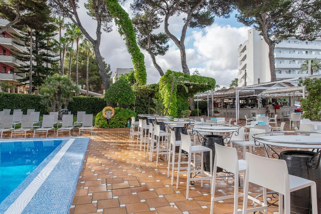 Pool, Obelisco, Majorca
