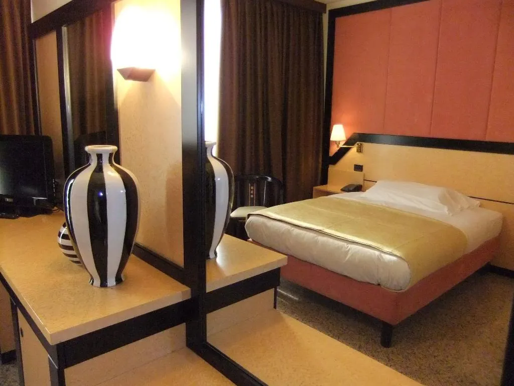 TRIPLE STANDARD Room, Hotel Diamante, Milan