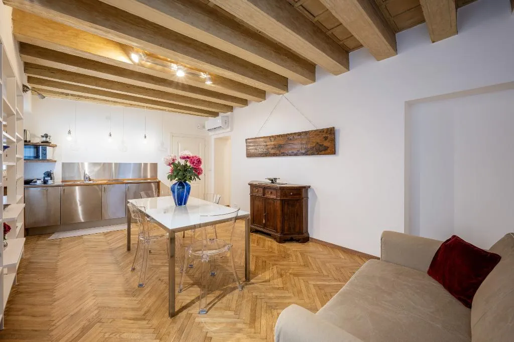 APARTMENT ONE BEDROOM TWO BATHROOMS Room, Palazzo Paruta, Venice