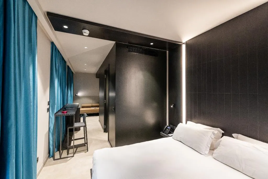 DOUBLE SUPERIOR QUEEN BED Room, Smart Hotel Milano Central Station, Milan