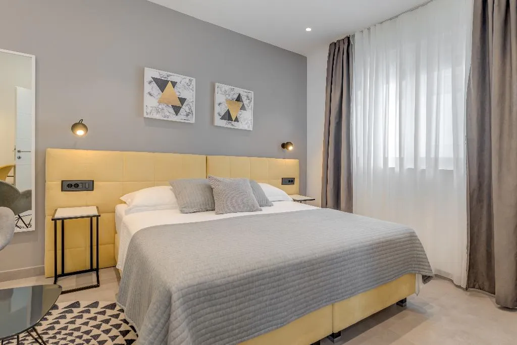 VILLA FOUR BEDROOMS Room, Villa Luna Podstrana, Split