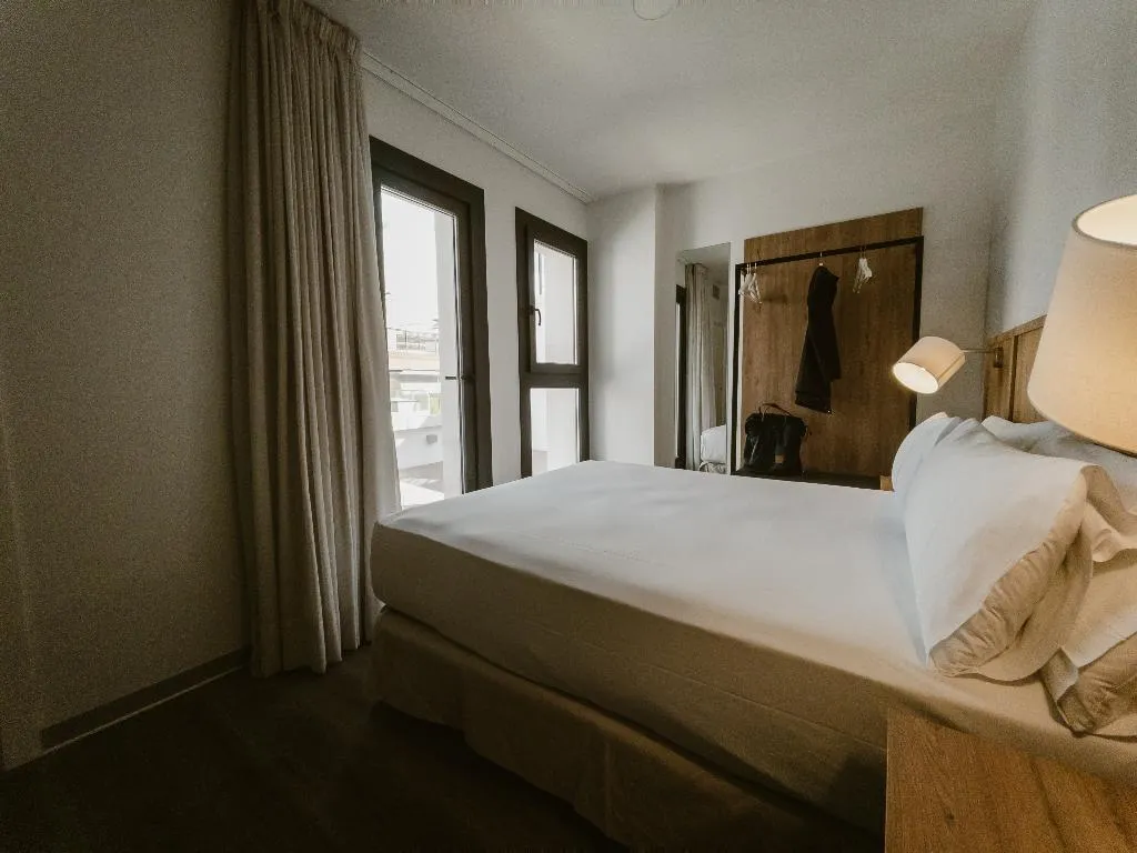 JUNIOR SUITE CLASSIC WITH TERRACE Room, Petit Palace Vargas, Seville