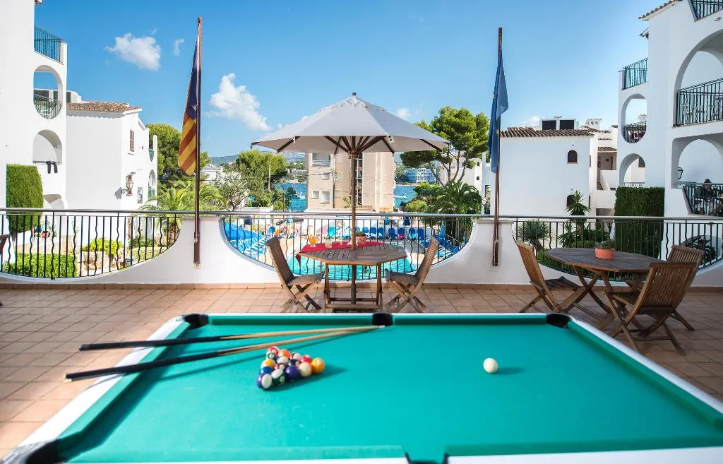 Sports and Entertainment, Flip Flop Surfing Playa Apartments, Majorca