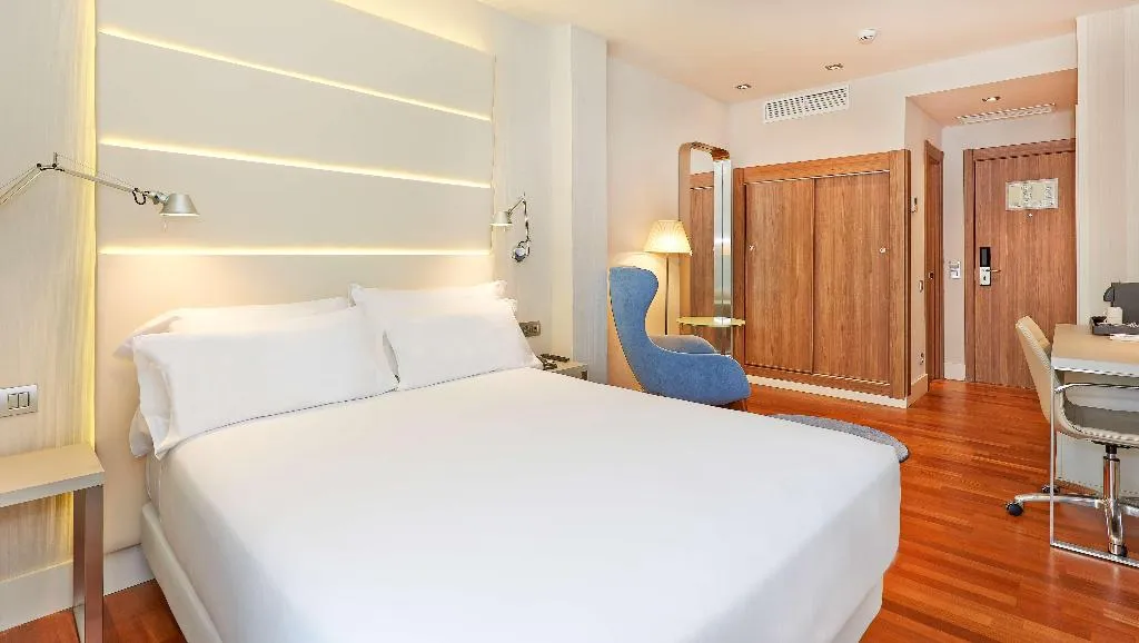DOUBLE SUPERIOR Room, NH Barcelona Les Corts, Barcelona