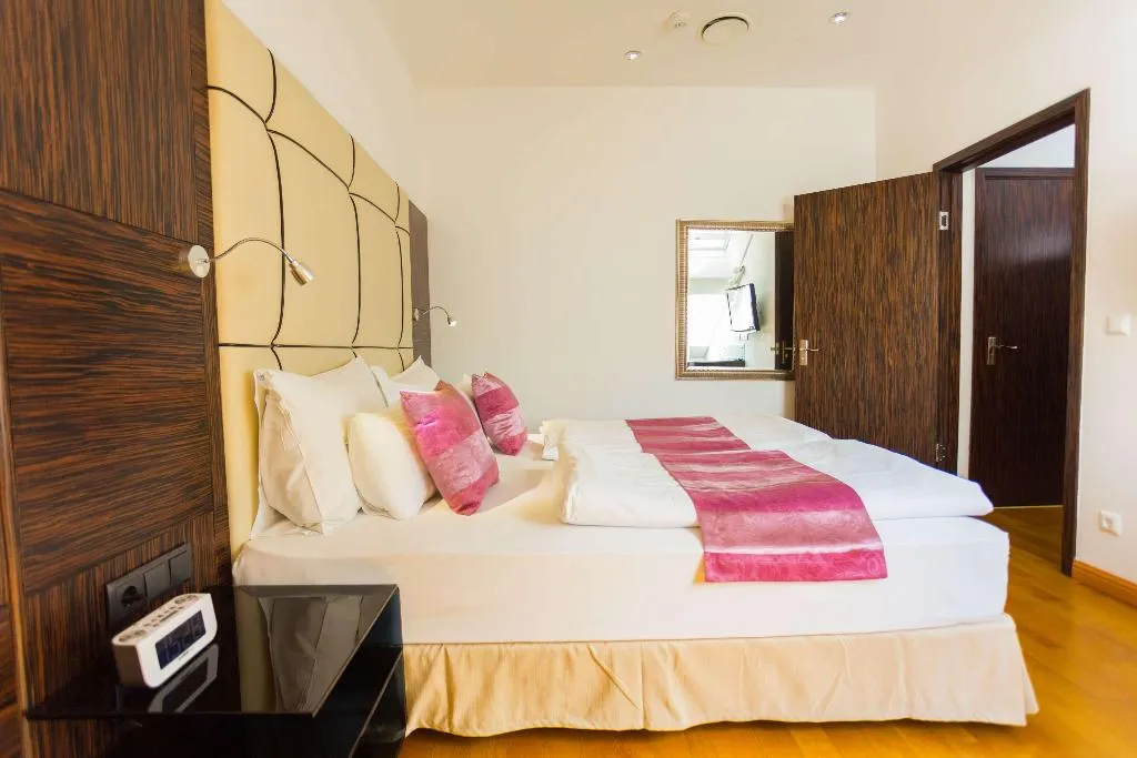APARTMENT THREE BEDS Room, Best Western Plus Hotel Arcadia, Vienna