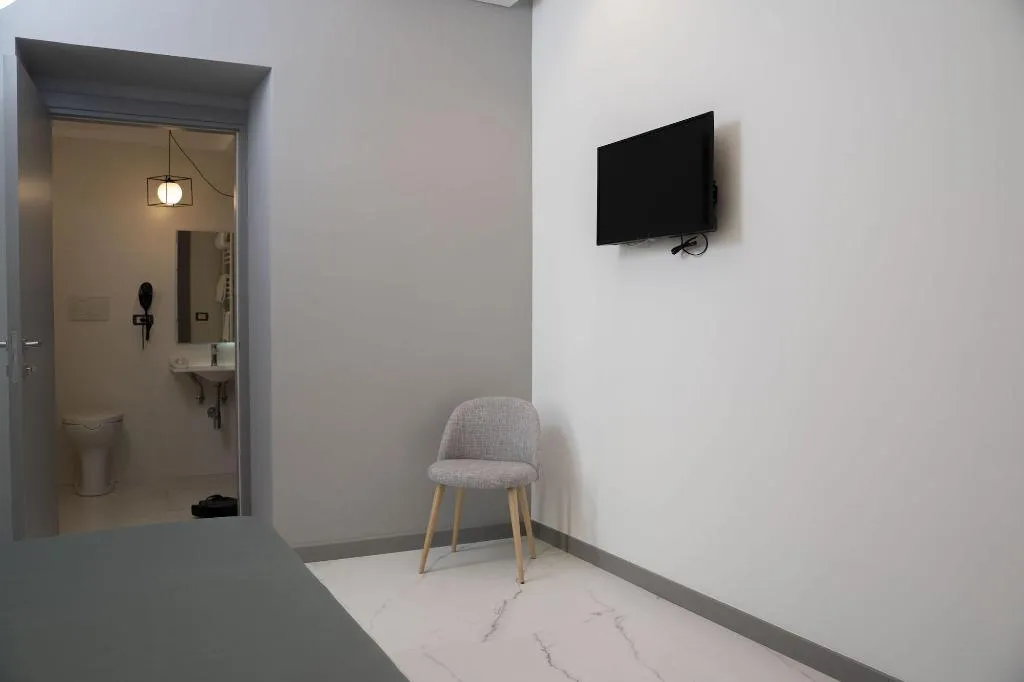 Room, Rettifilo 311, Naples