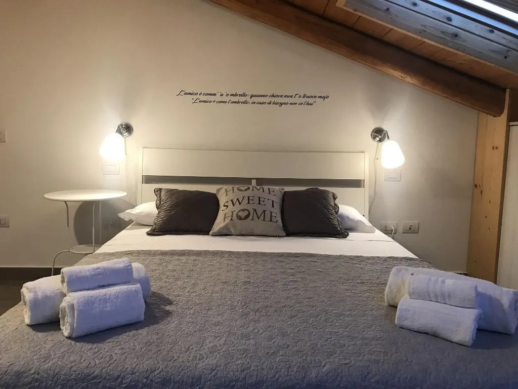 Room, Na Bona Nuttata, Naples
