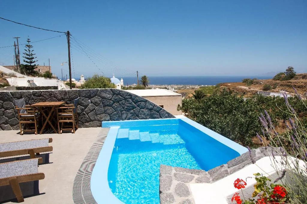 SUITE WITH PRIVATE POOL Room, Amphitrite Suites Santorini, Santorini
