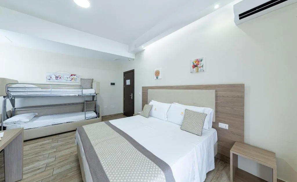 Room, Hotel Del Sole, Naples