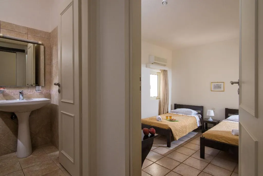 APARTMENT TWO BEDROOMS Room, Ourania Apartments, Crete
