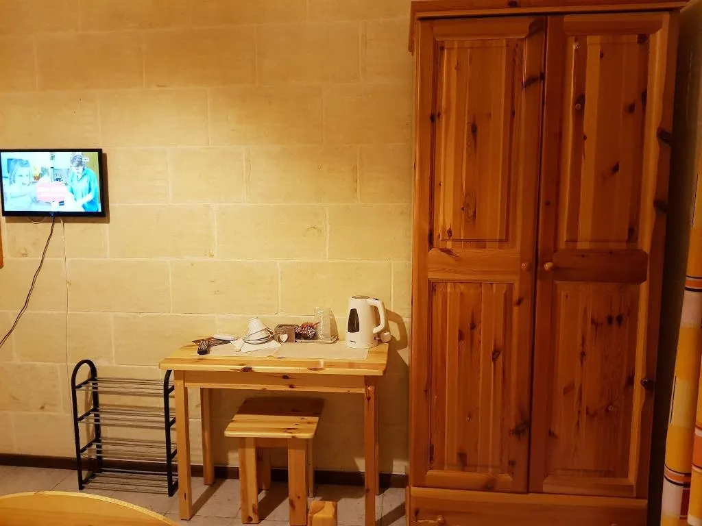 Room, Grotto's Paradise B&B, Gozo