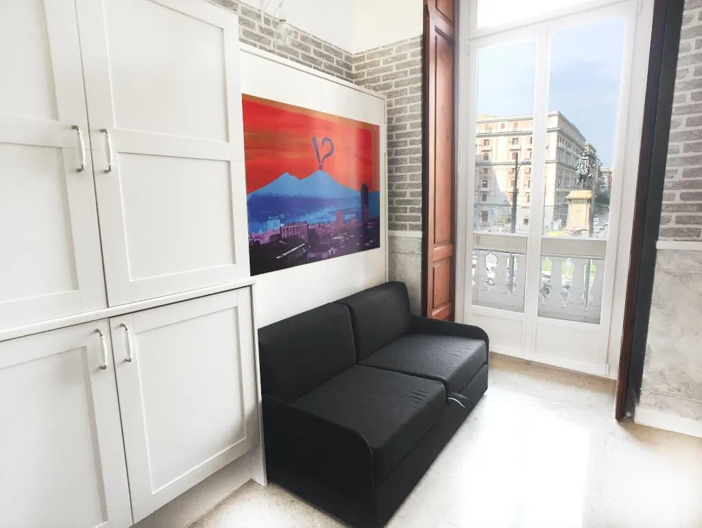 Lobby, Piazza Bovio 22, Naples